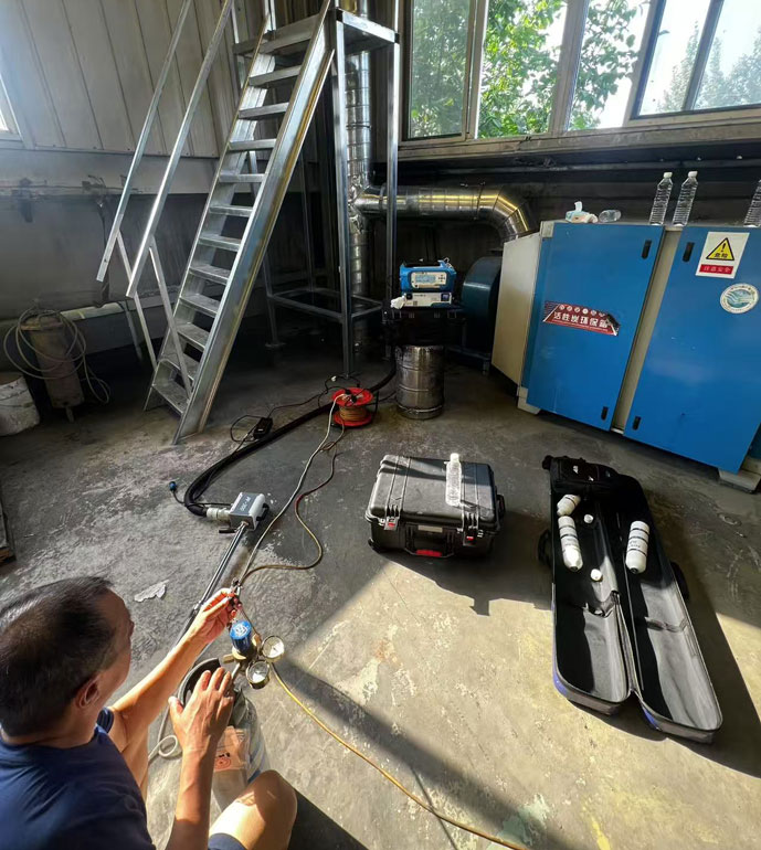 配合即墨生態(tài)監(jiān)測站在五金制品企業(yè)進行非甲烷總烴濃度測試